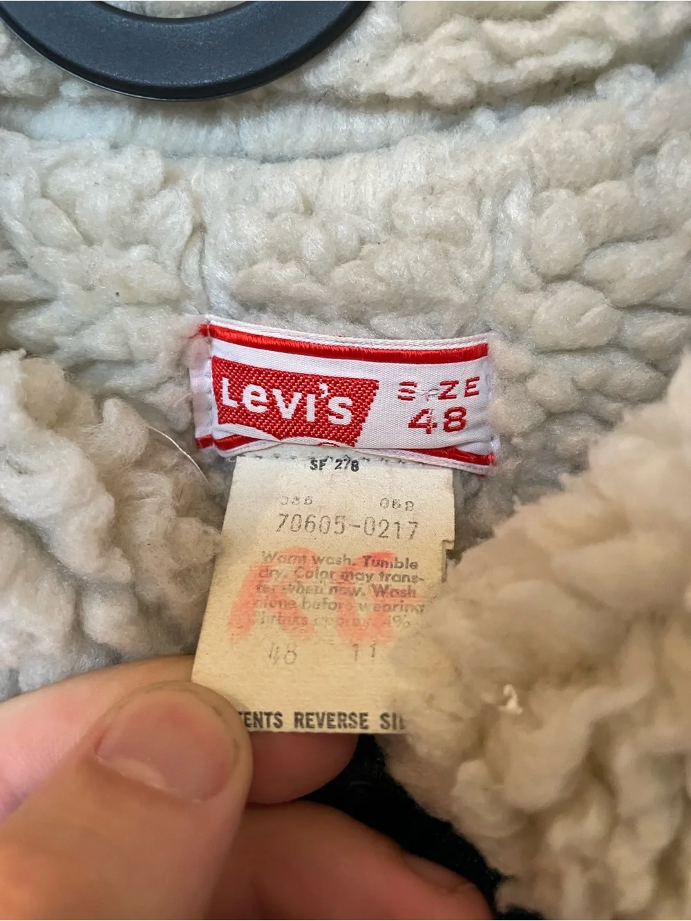 Vintage 80’s Levi's Dark Blue Denim Jacket with Cream Sherpa Collar - Picture 2 of 3
